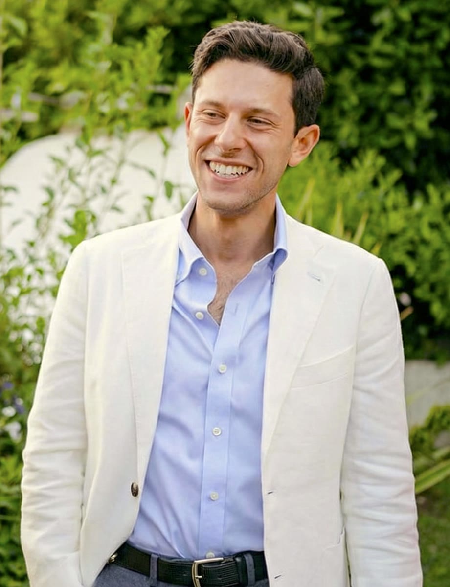 Alex Bernstein headshot